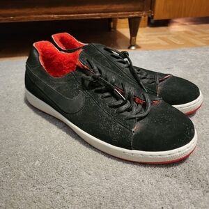 Nike women's shoe